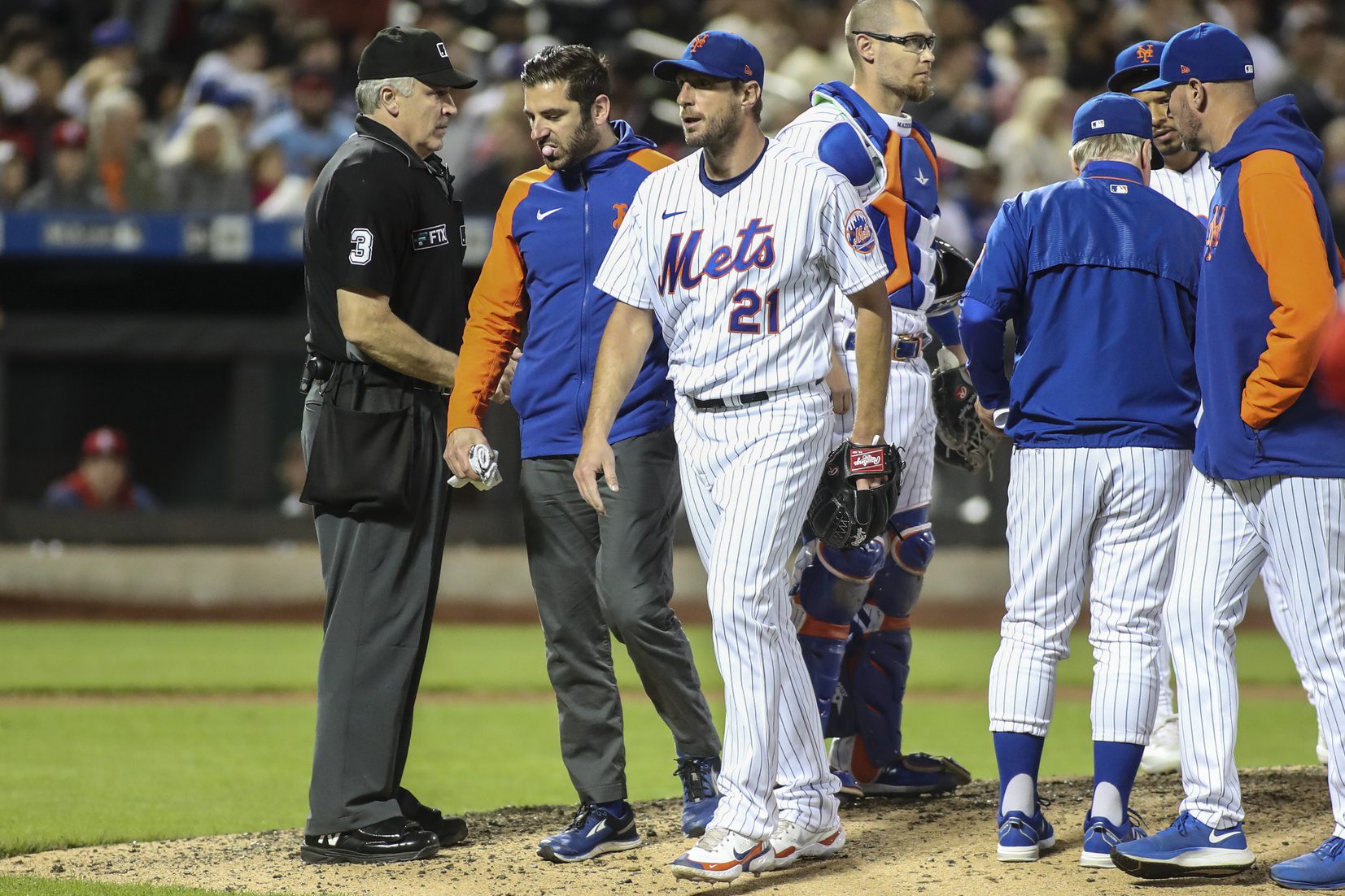 New York Mets starting pitcher Max Scherzer is taken out because of an injury