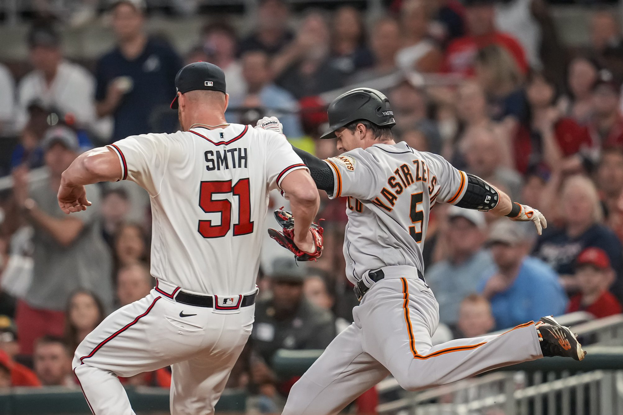 Atlanta Braves relief pitcher Will Smith beats San Francisco Giants right fielder Mike Yastrzemski to first base